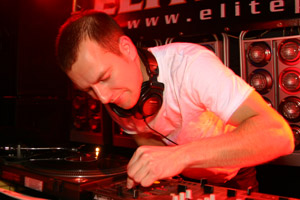 Cкачать Mp3 UNDER CLUB PROJECT - HOUSE PEOPLE (A1 MIX).