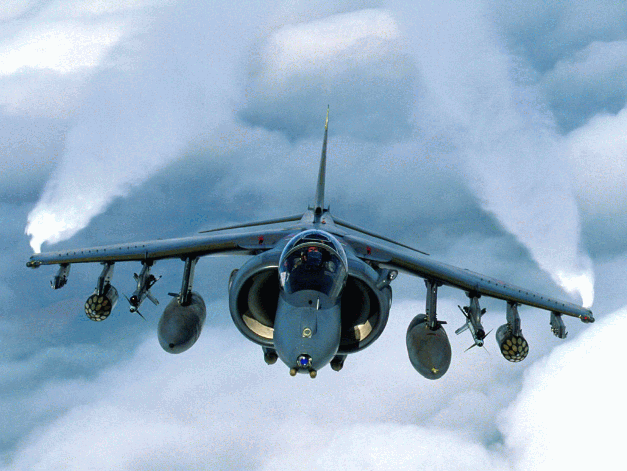 Фотографии боевых самолетов и вертолетов ВВС многих стран на земле и в воздухе.