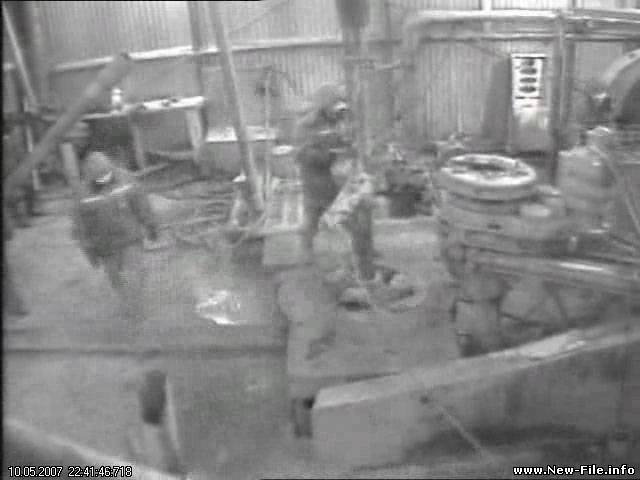 Аварии на буровой. "Ключ-убийца"Снято камерой видеонаблюдения.