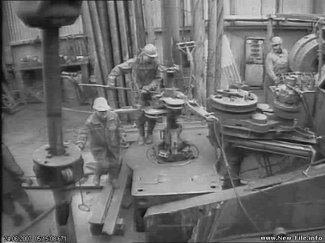 Аварии на буровой."Летающий лом" Снято камерой видеонаблюдения.